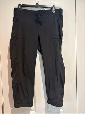 Athleta Women’s  Black Active Stretch Cropped Jogger Pants - Size 10